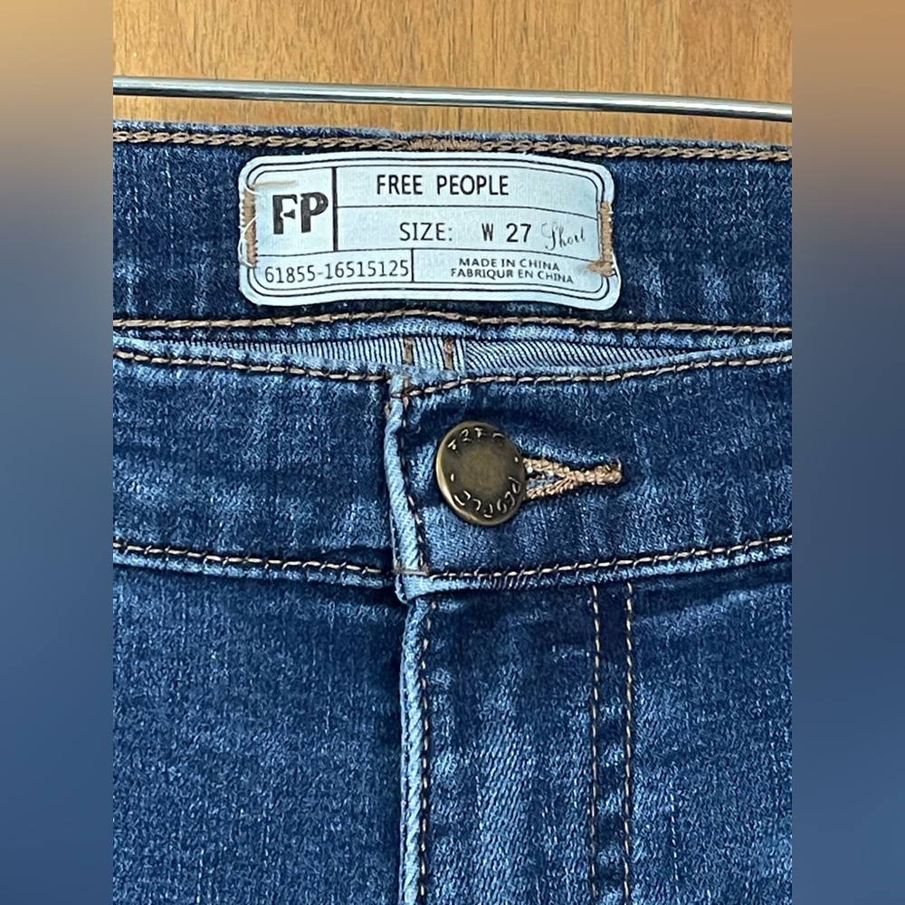 Free People Blue Denim Jeans size 27 short frayed bottoms